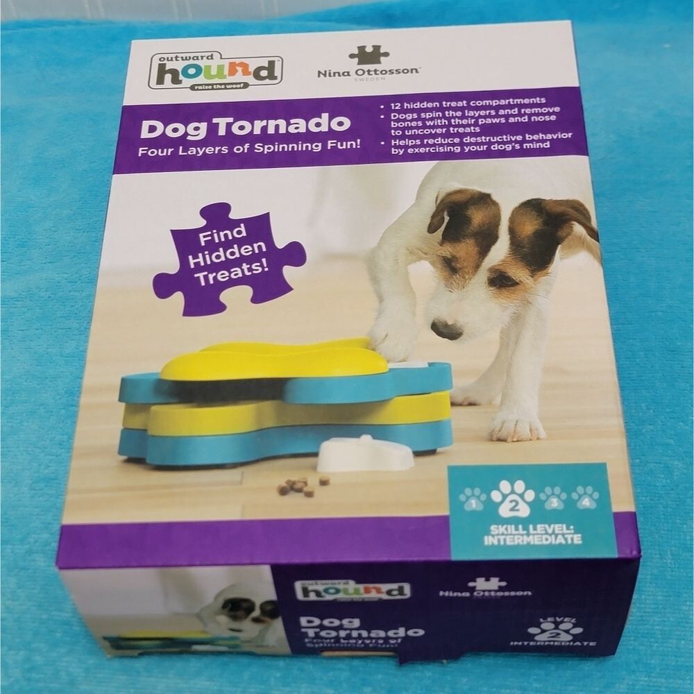 NEW IN BOX Outward Hound Dog Tornado Interactive Treat Puzzle